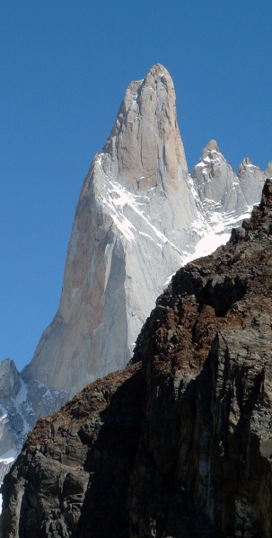 Файл:Aguja Poincenot 3002 м.jpg