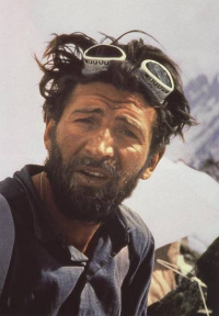 Герман Буль на спуске с Броудпика (8047 м) 9 июня 1957 года, после первовосхождения в команде с Куртом Димбергером, Маркусом Шмуком и Фритцем Винтерштеллером.