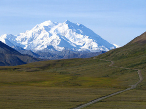 800px-Mount McKinley and Denali National Park Road 2048px.jpg