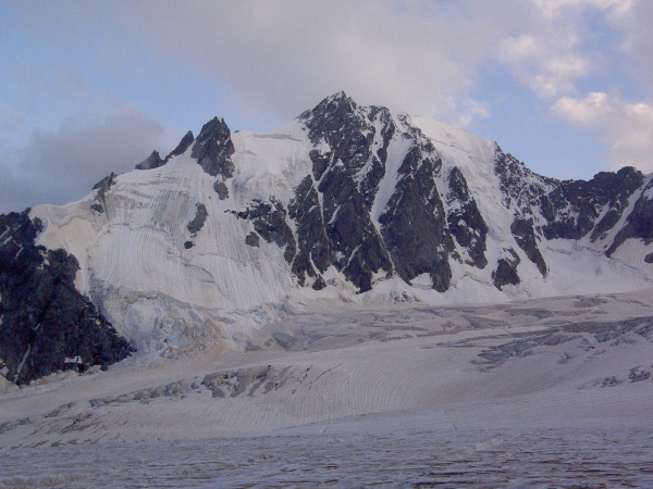 Мамисон. Вид  с северной ветки Цейского ледника